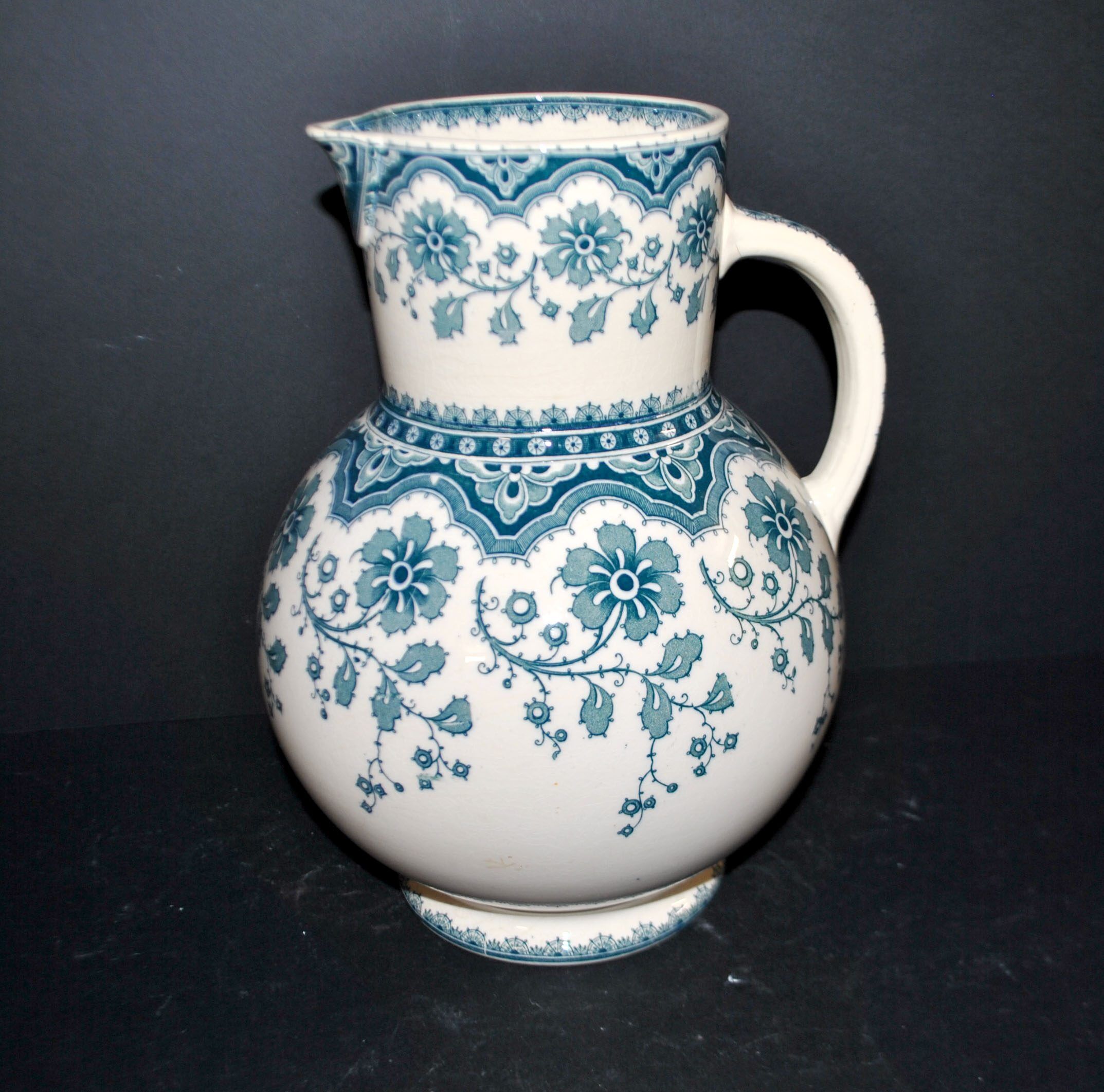 Vase, pichet Malines en faïence fleuri bleue Sarreguemines U&C