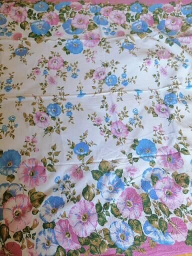 Lot 1 tablecloth & 11 country towels