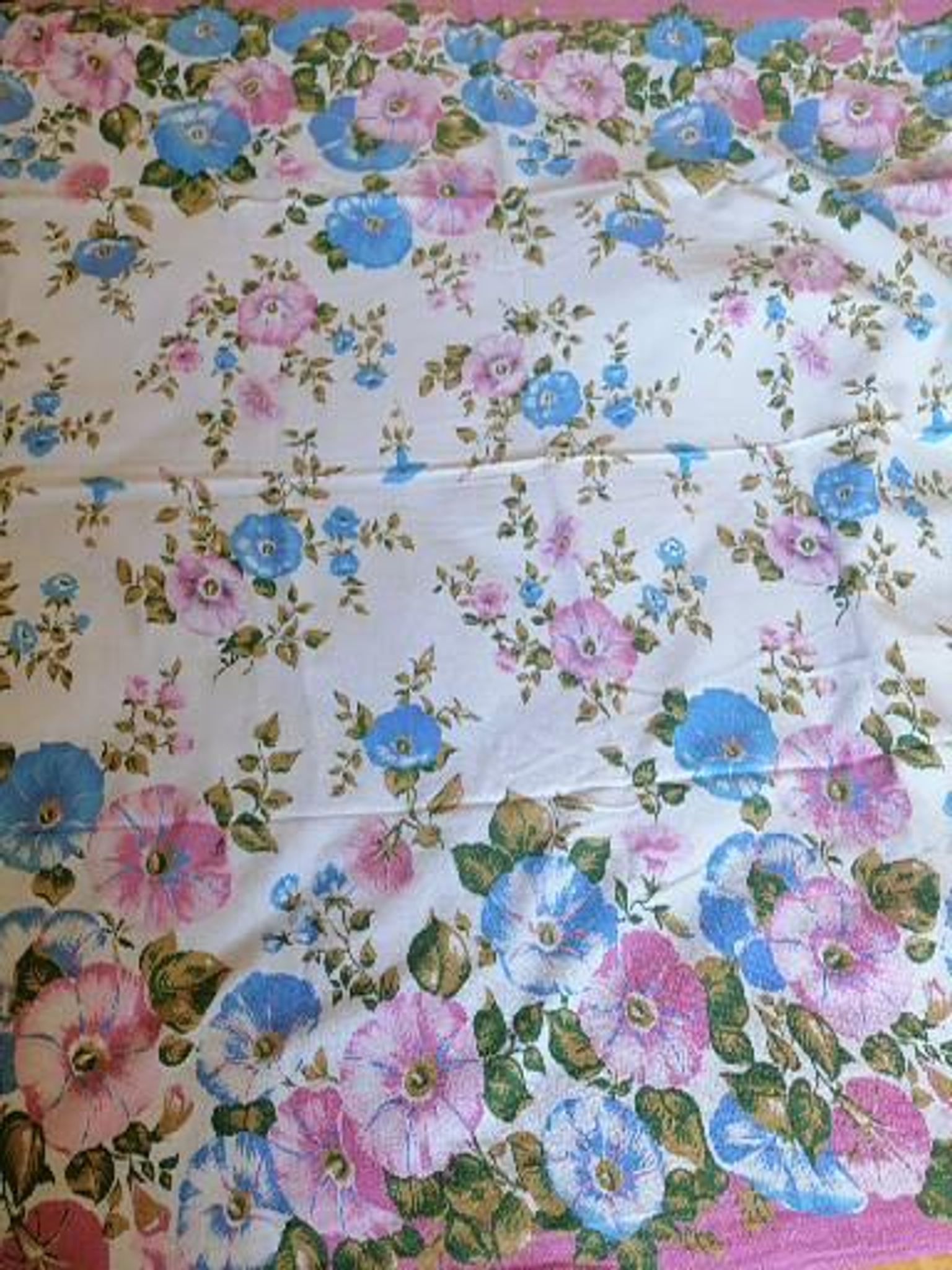 Lot 1 tablecloth & 11 country towels
