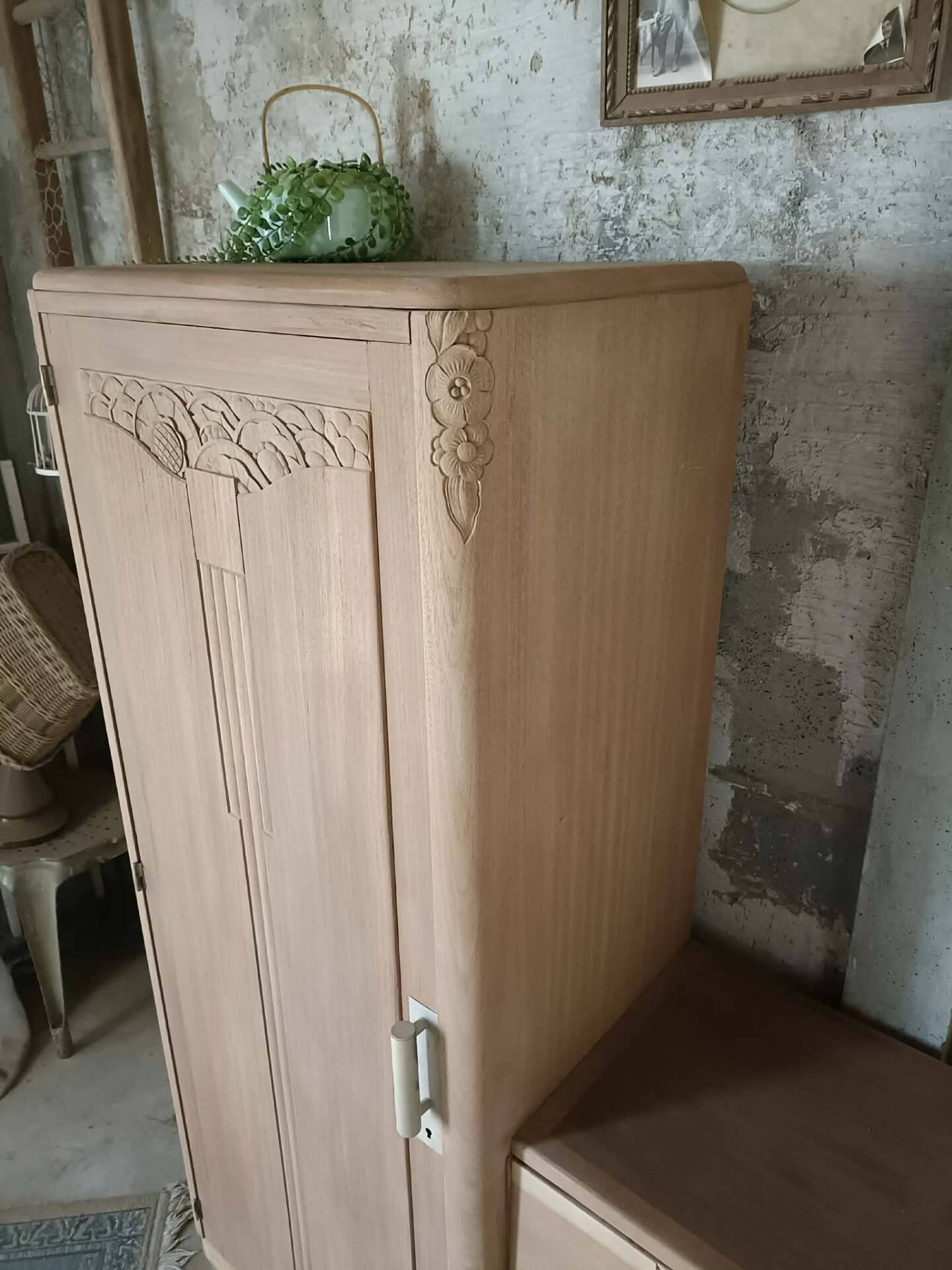 Armoire asymétrique