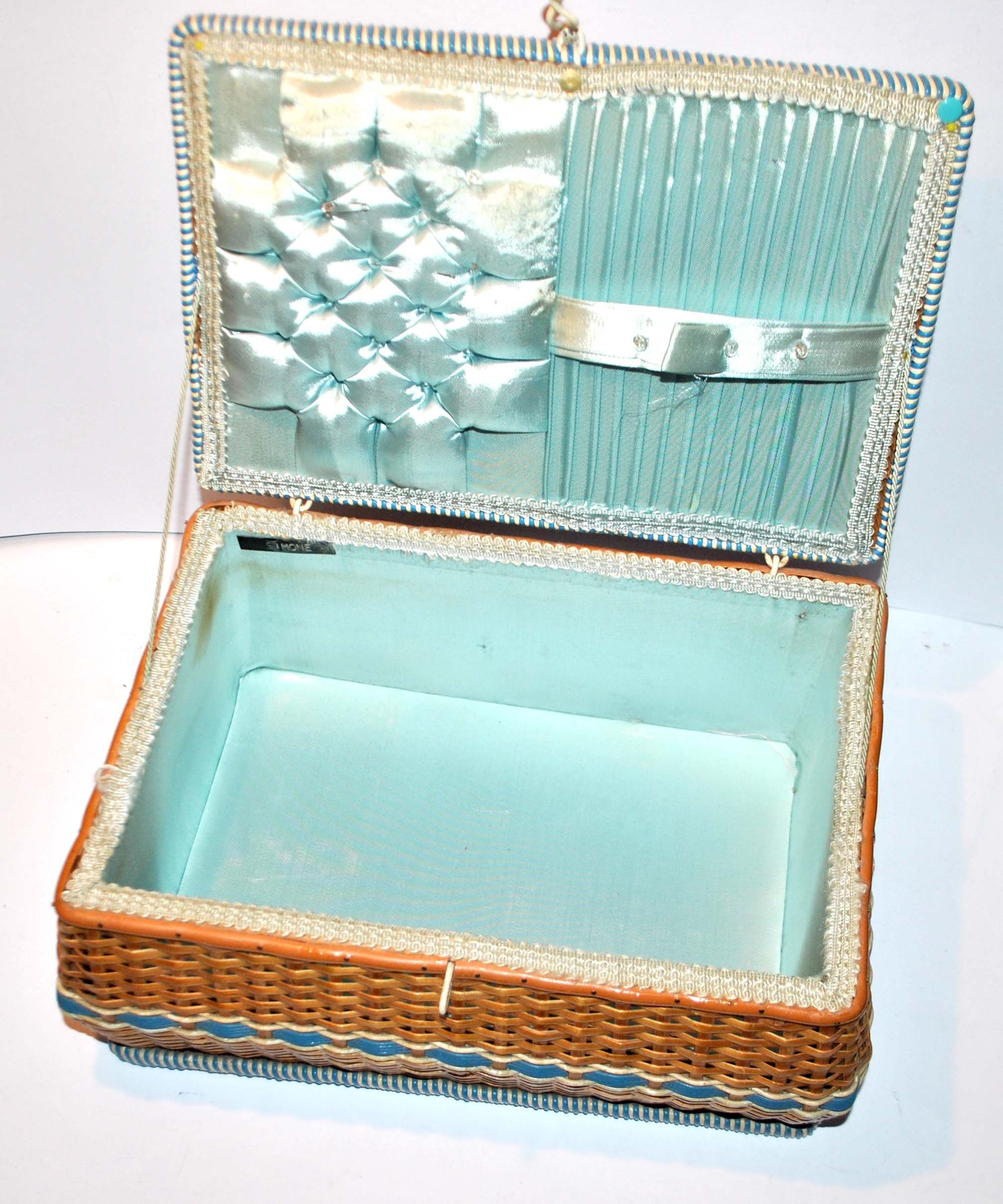 Book basket - vintage stitch box in woven rattan and blue scoubidou 1960 worker