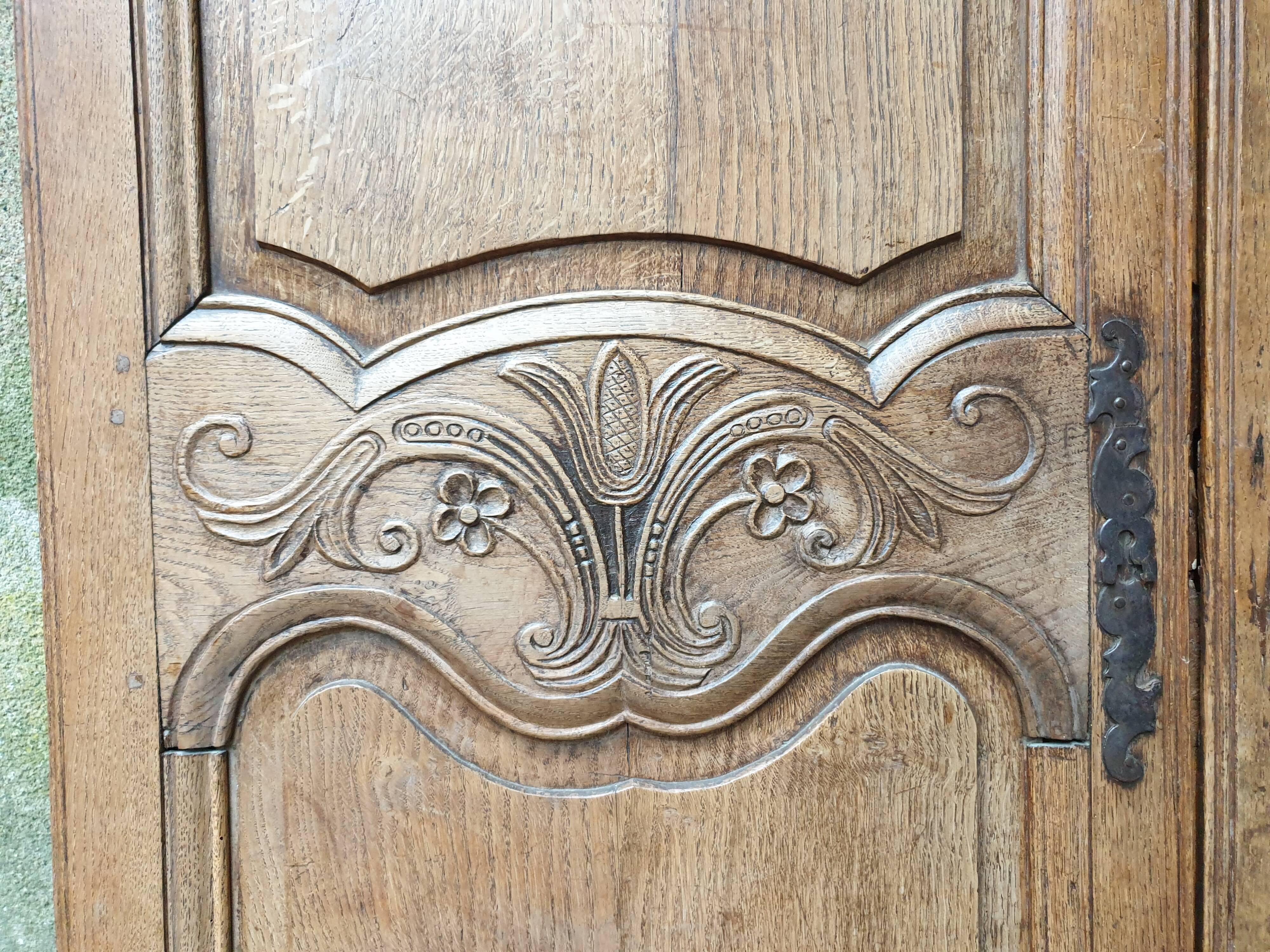 Double portes anciennes de placard