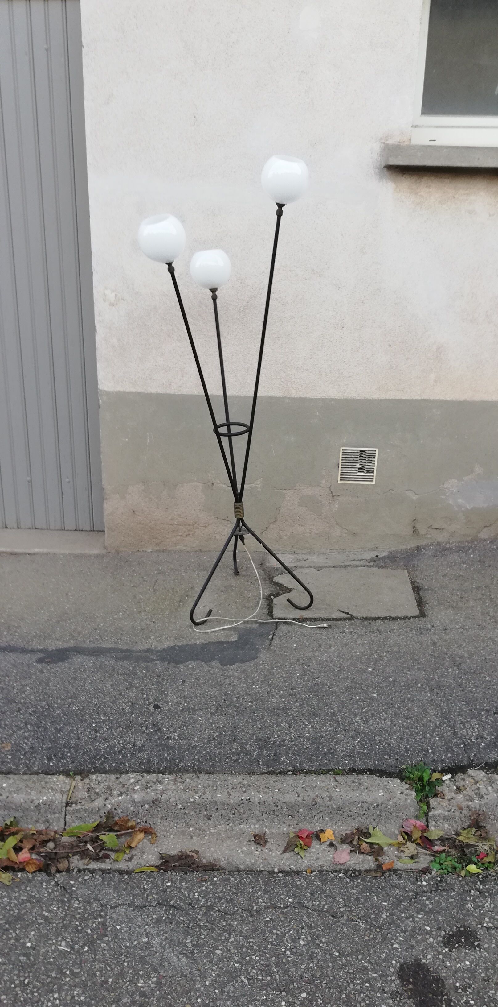 Vintage 3-spoke floor lamp