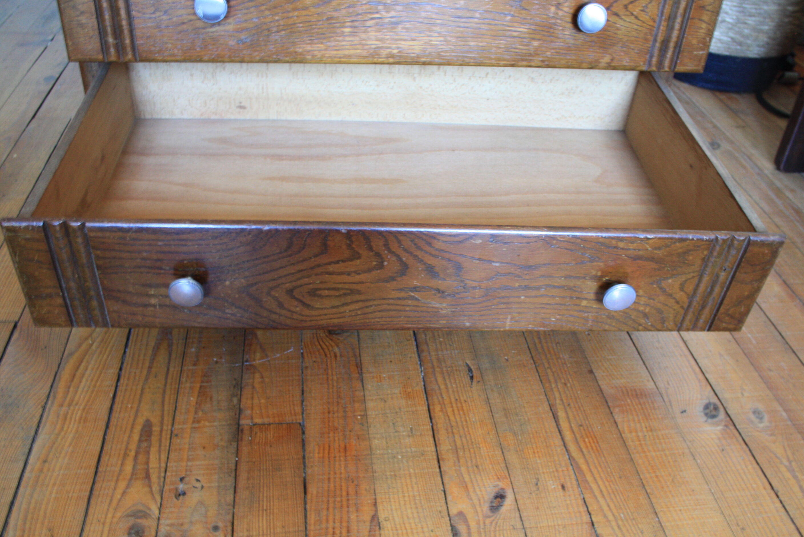 Art deco chest of drawers