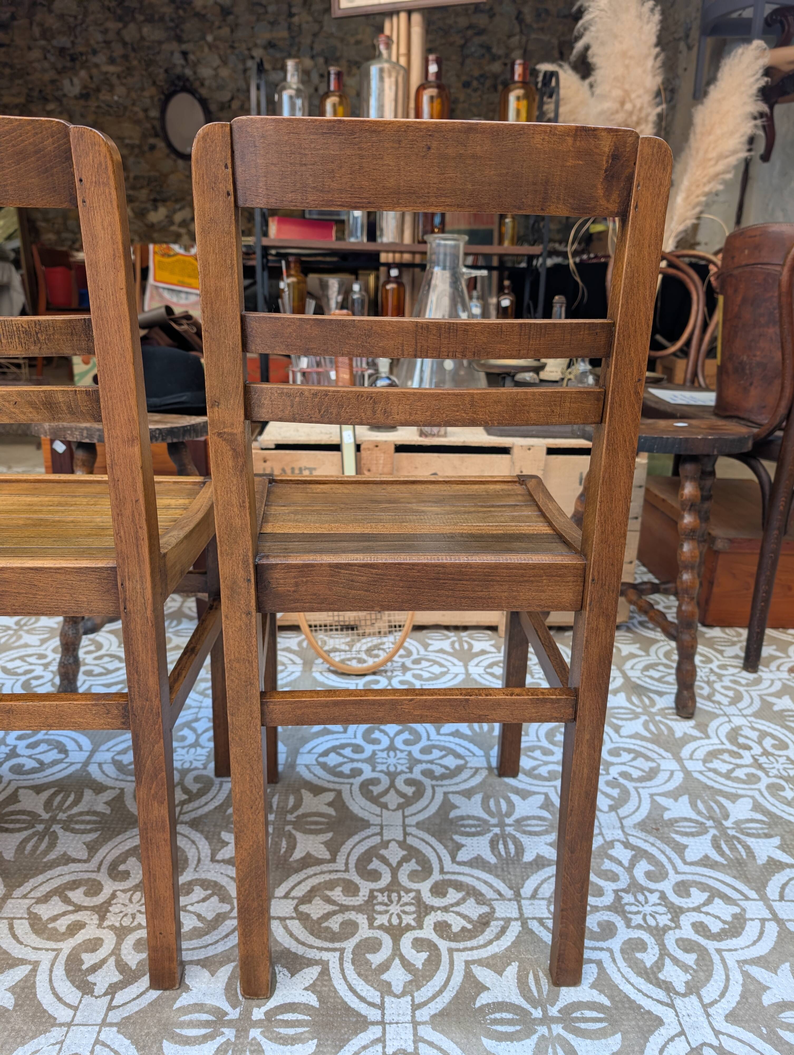 Set of reconstruction chairs