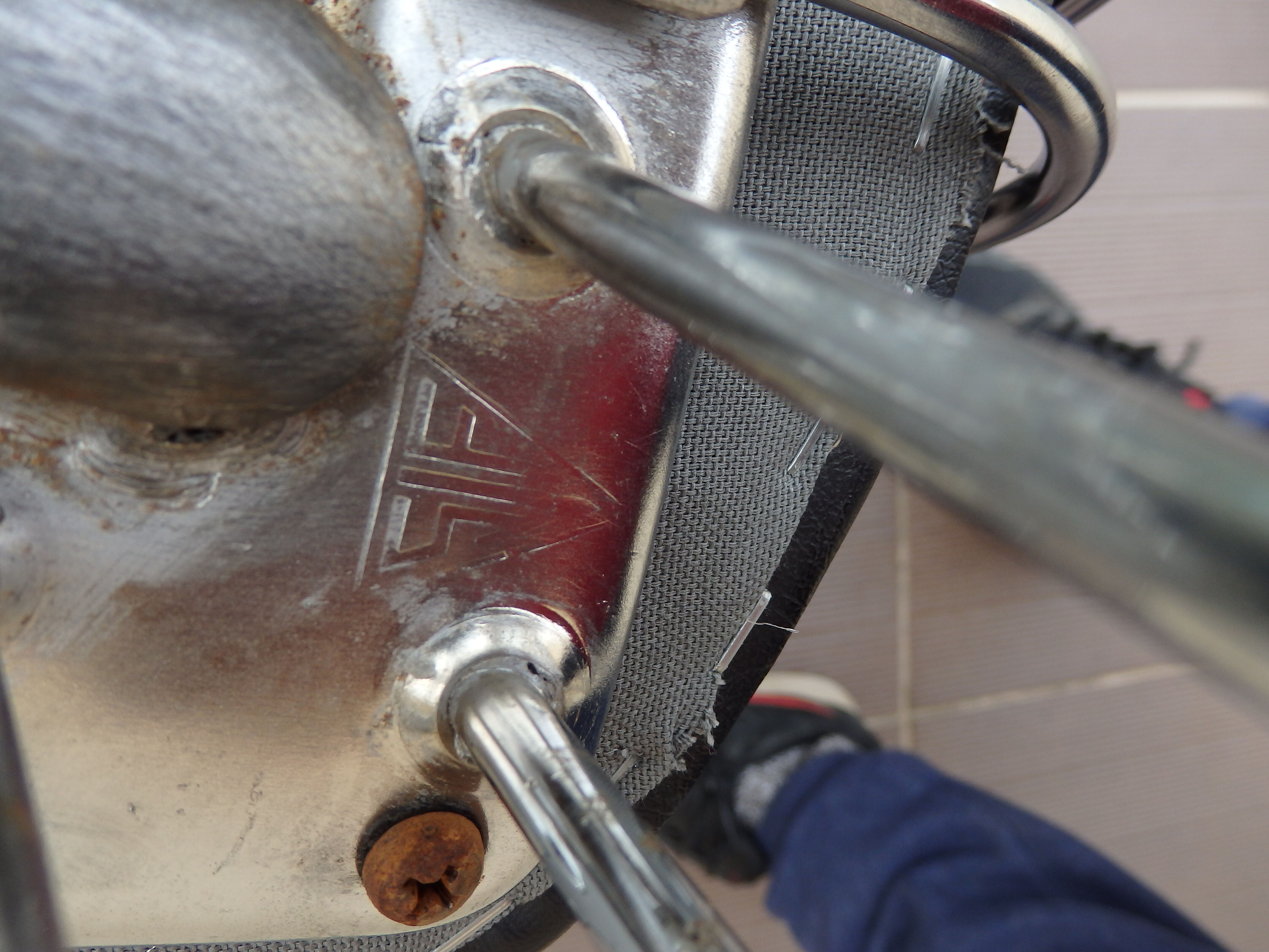 Pair of SIF chairs feet vintage Eiffel