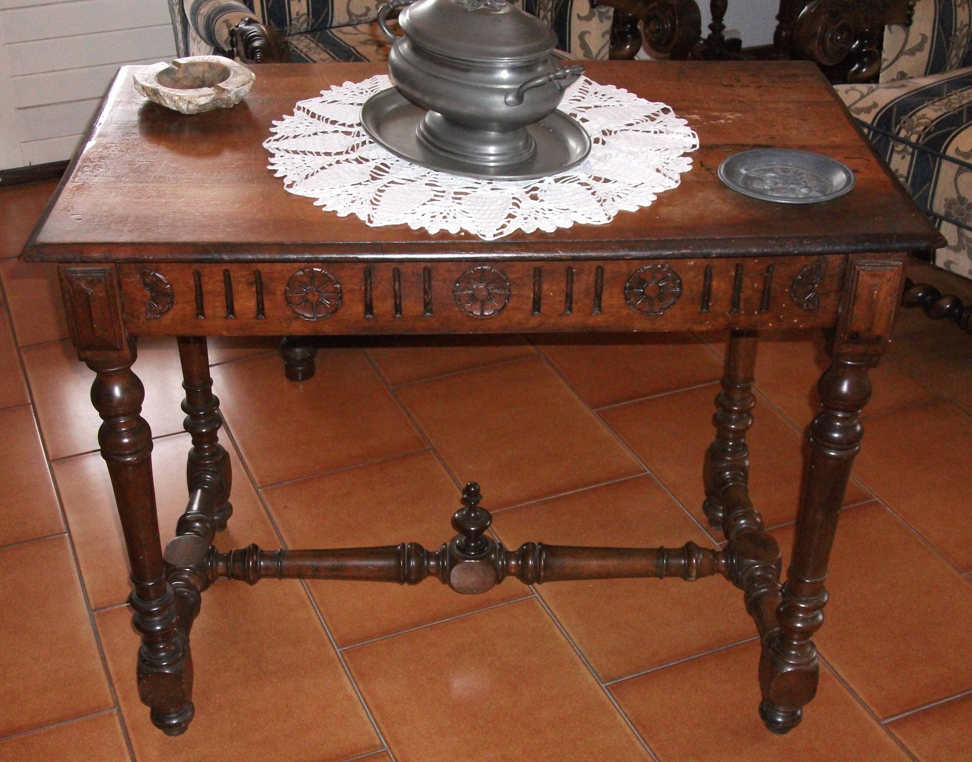 Louis XIII style exchange table in carved solid wood.