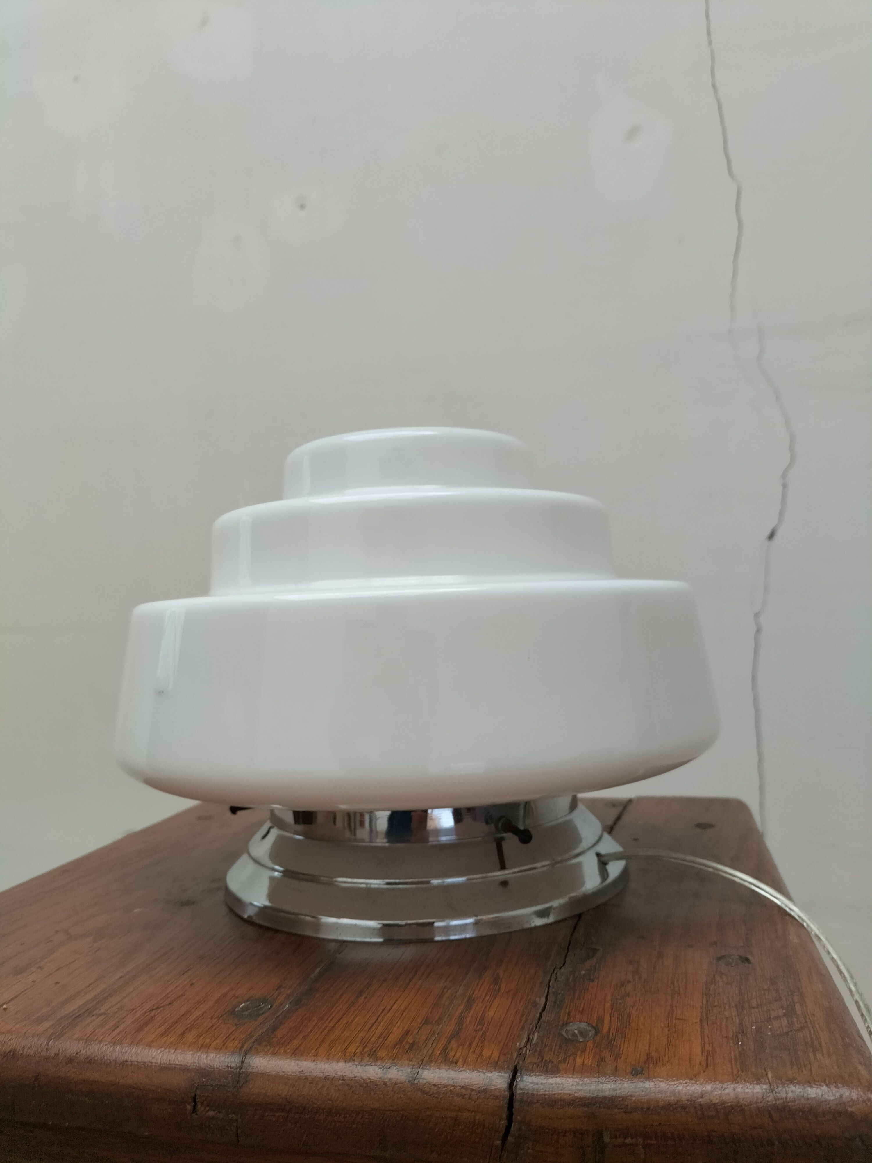 Art deco building lamp