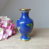 Ancien petit vase bleu en laiton cloisonné motif fleurs pivoine rose