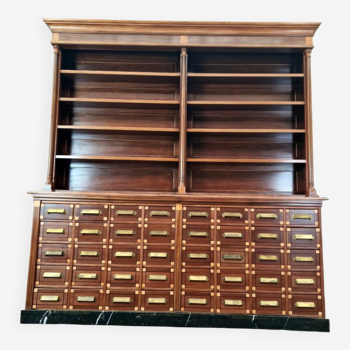 Grand cabinet d’apothicaire en acajou ancien, armoire de pharmacie Art Déco, bibliothèque