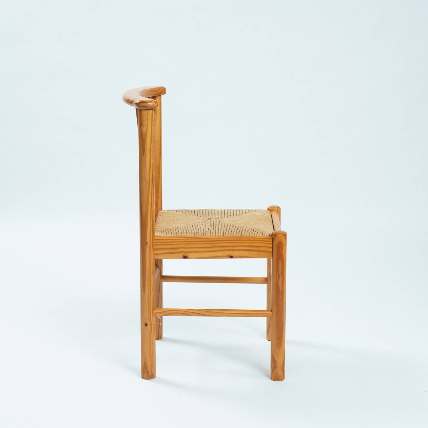 2 vintage chairs in pinewood with braided seat, 1970s