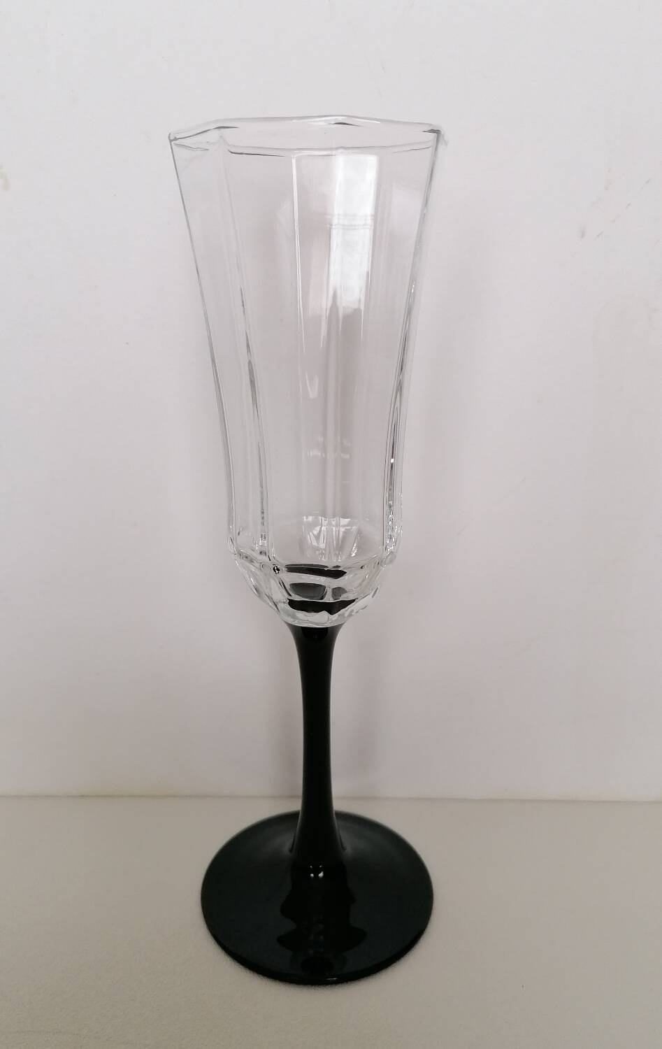 6 coupes à champagne pied noir