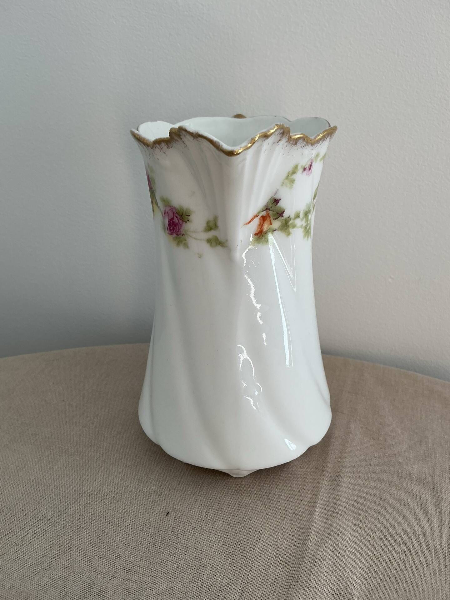 Limoges porcelain jug decorated with roses – Art Nouveau 1900-1920