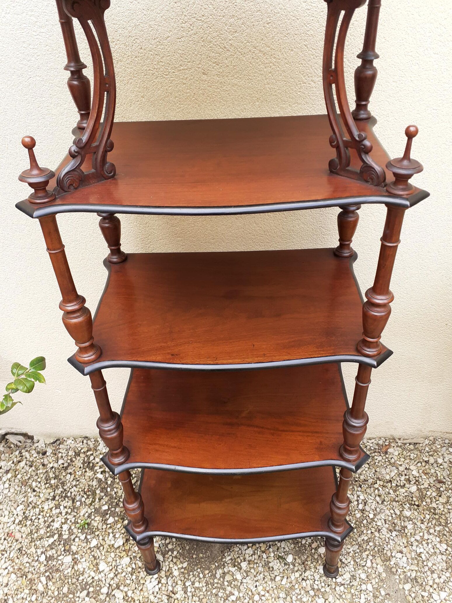Napoleon III mahogany standing shelf