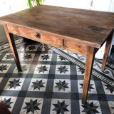Farm table