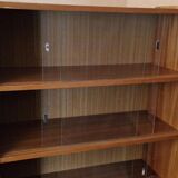 Vintage: Wooden display cabinet with 5 shelves, 4 wooden legs.