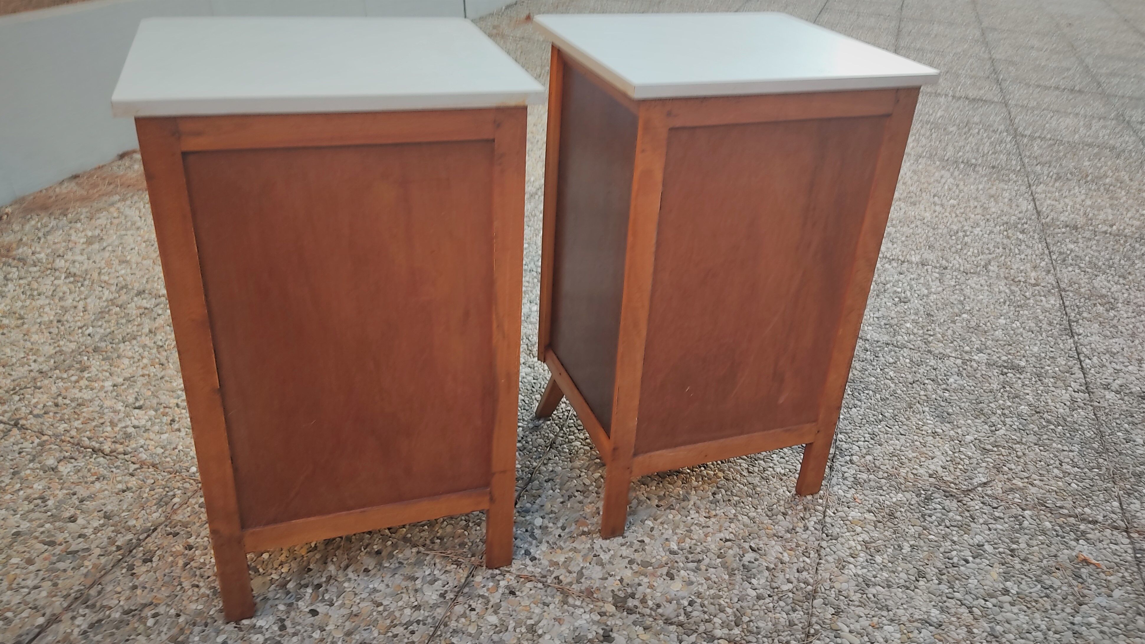Pair of oak bedside tables, a. 1950; compass base, vintage retro design
