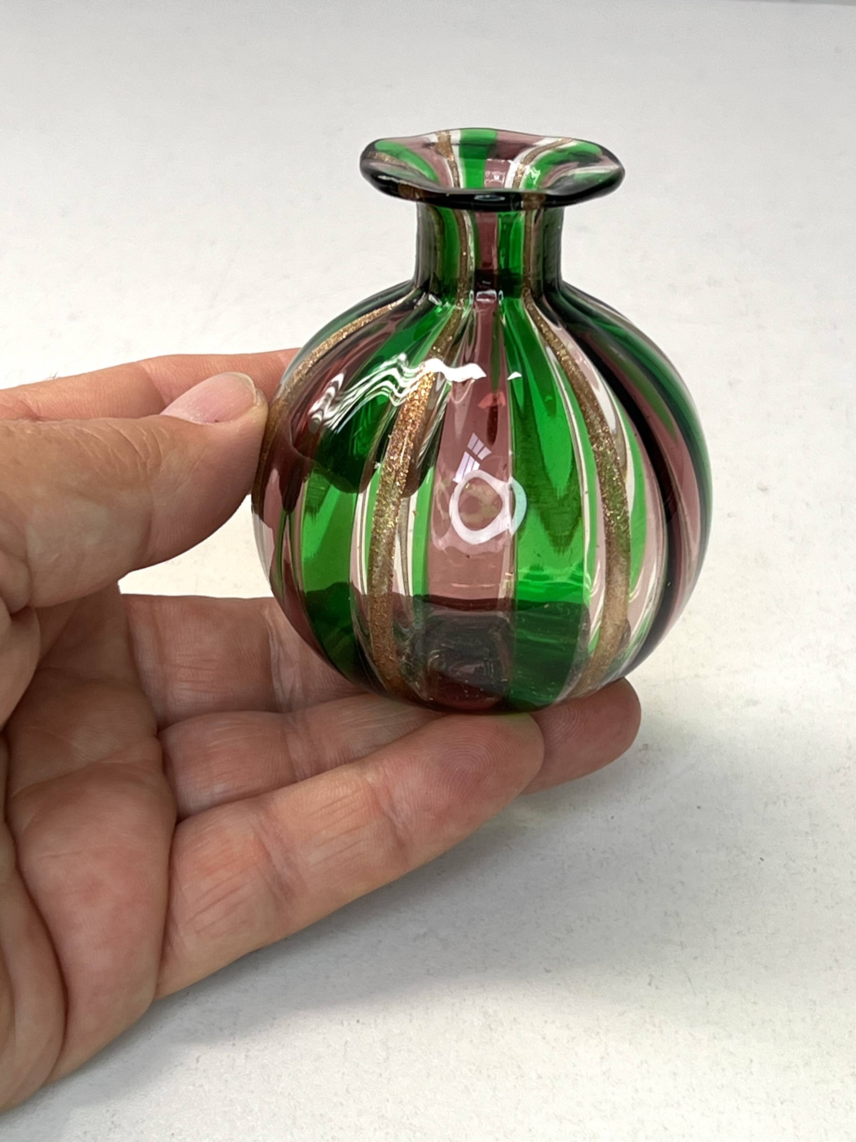 Small contemporary glass vase, 20th century design, murano, italy