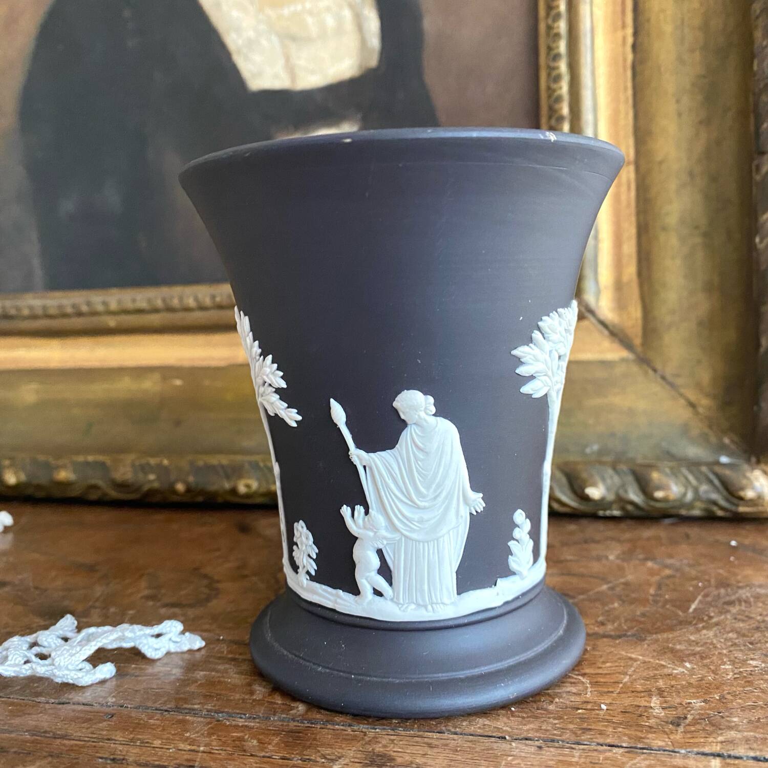 Wegwood England vase, 9.5 cm