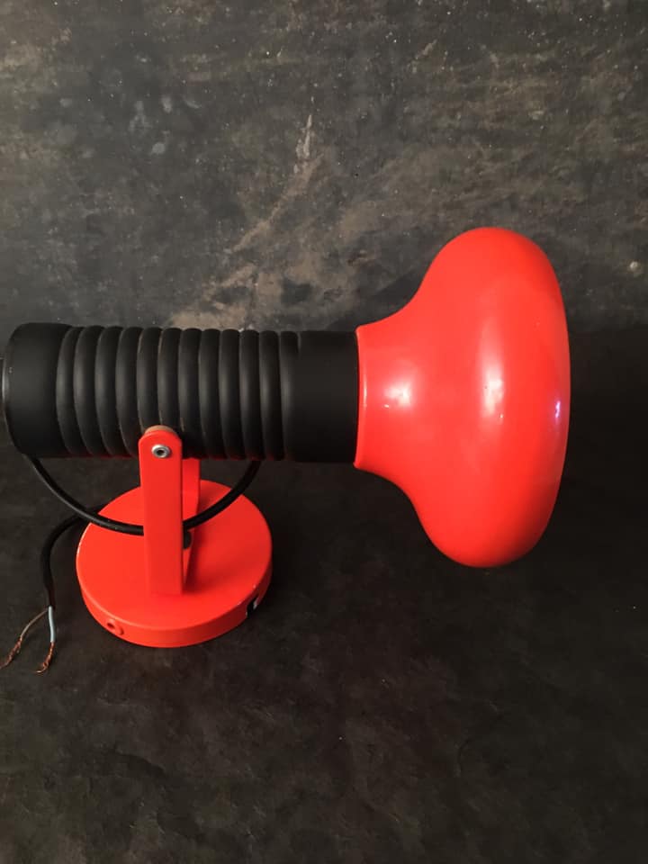 Applique vintage en métal orange et plastique noir, orientable