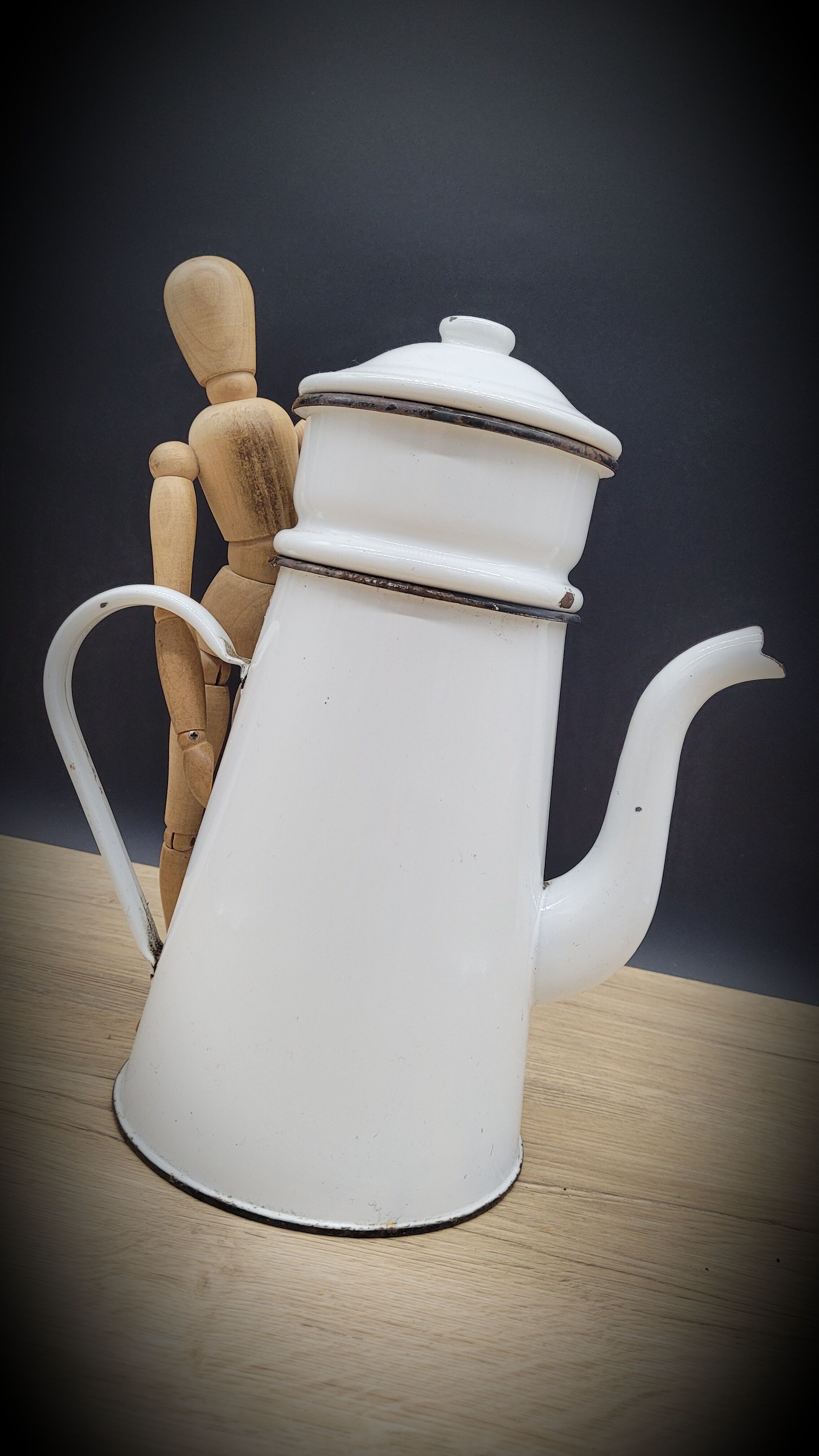 White enamelled teapot coffee maker