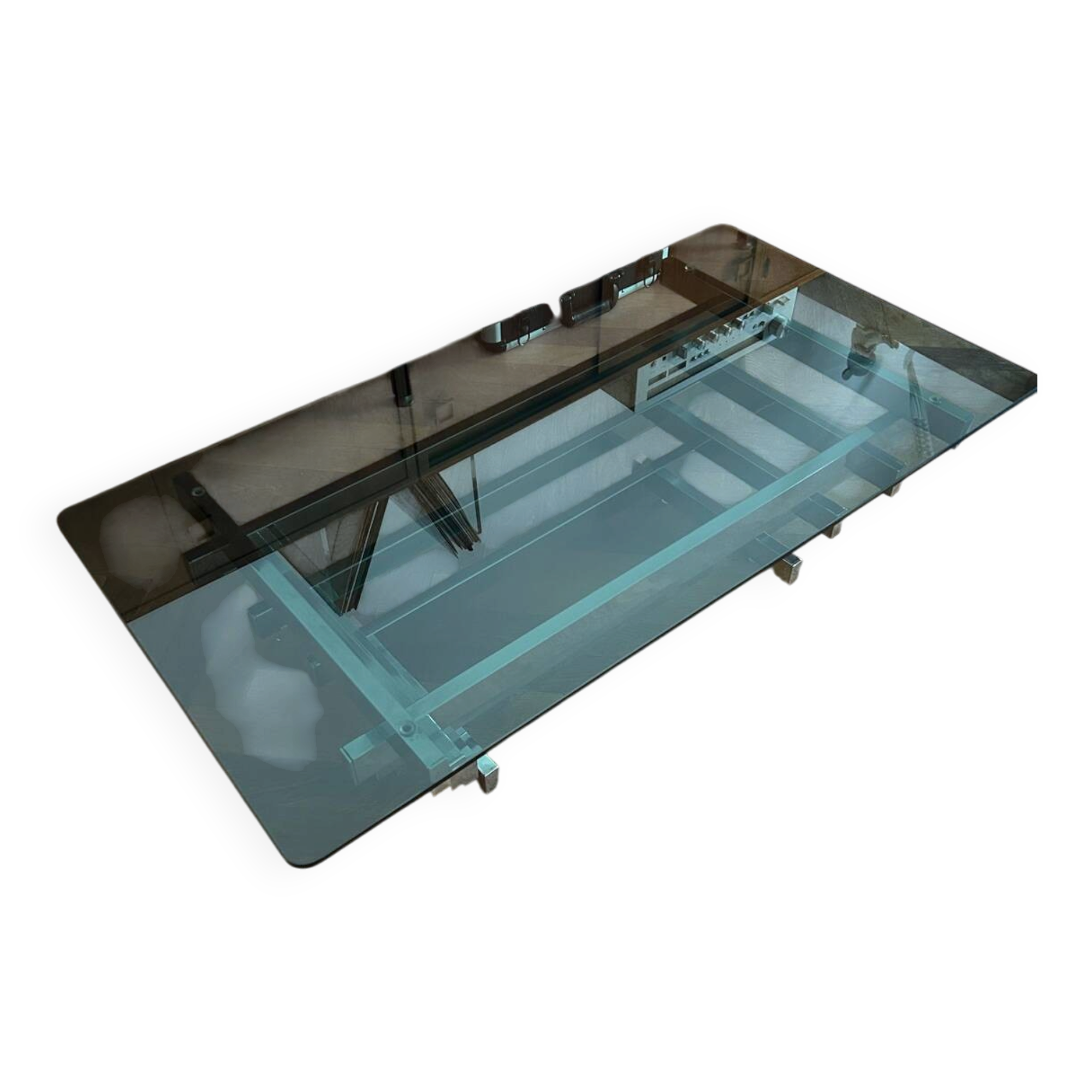 70s design coffee table in rectangular glass with chrome legs.