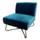 Fauteuil design en velours bleu