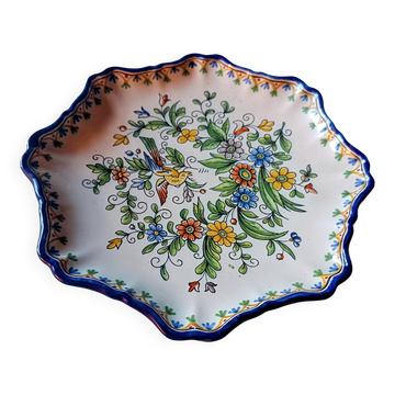 Assiette lobée en faïence de Nevers Antoine Montagnon