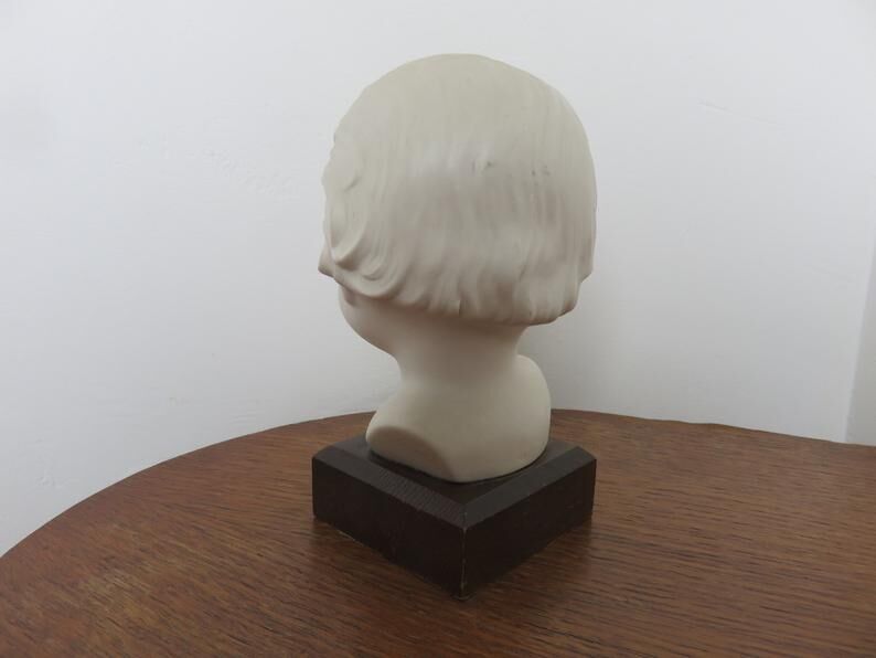 Bust " child in plaster
