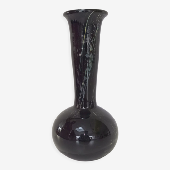 Vase noir irisé signé de la verrerie Phoenician Malta