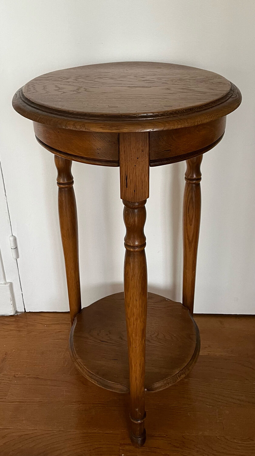 Wooden pedestal table