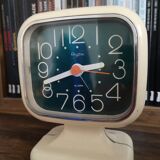 Clock and mechanical alarm clock Rhythm Made in Japan 70s space age