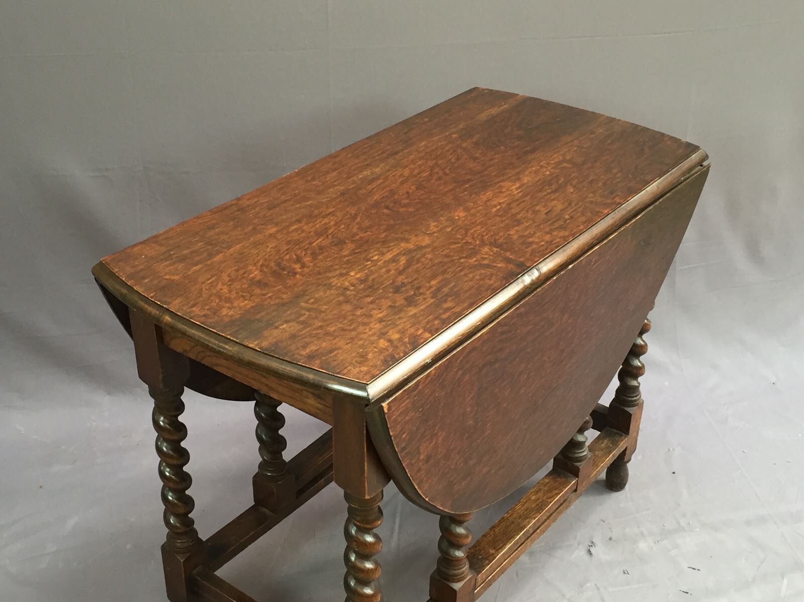 Table pliante en chêne des années 1900