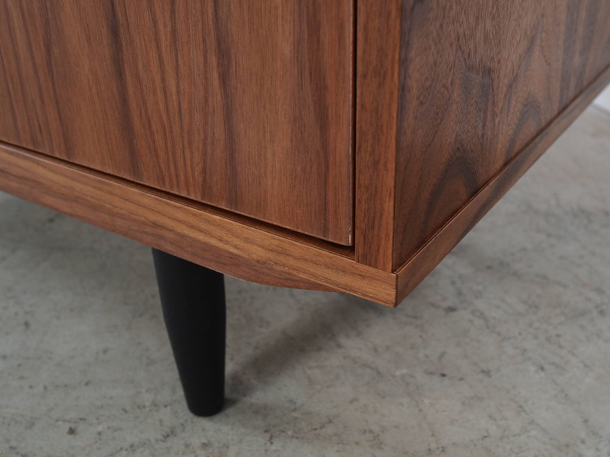 Commode scandinave en noyer