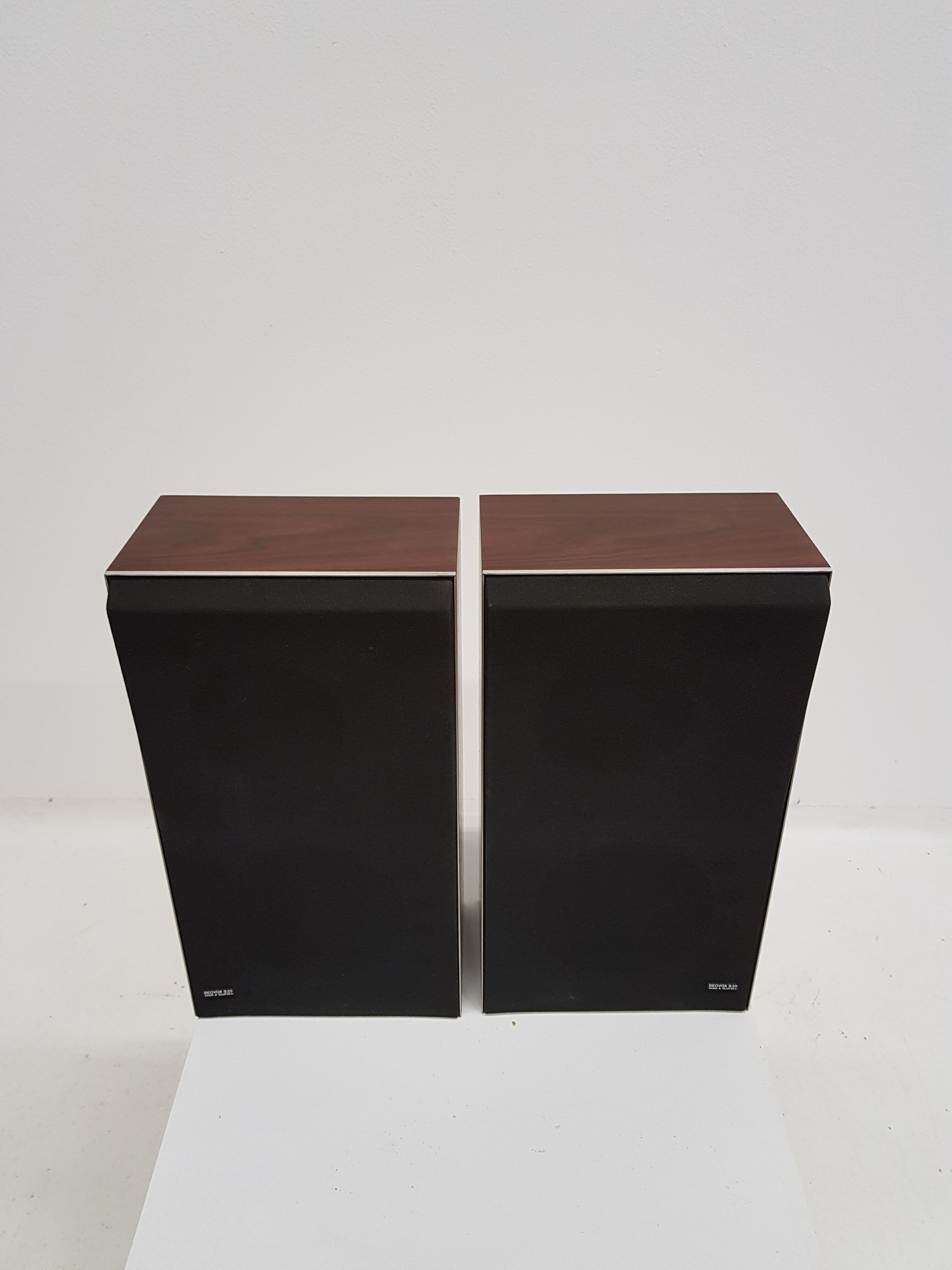 Paire d'enceinte en teck Bang & Ofulsen Beovox S-25
