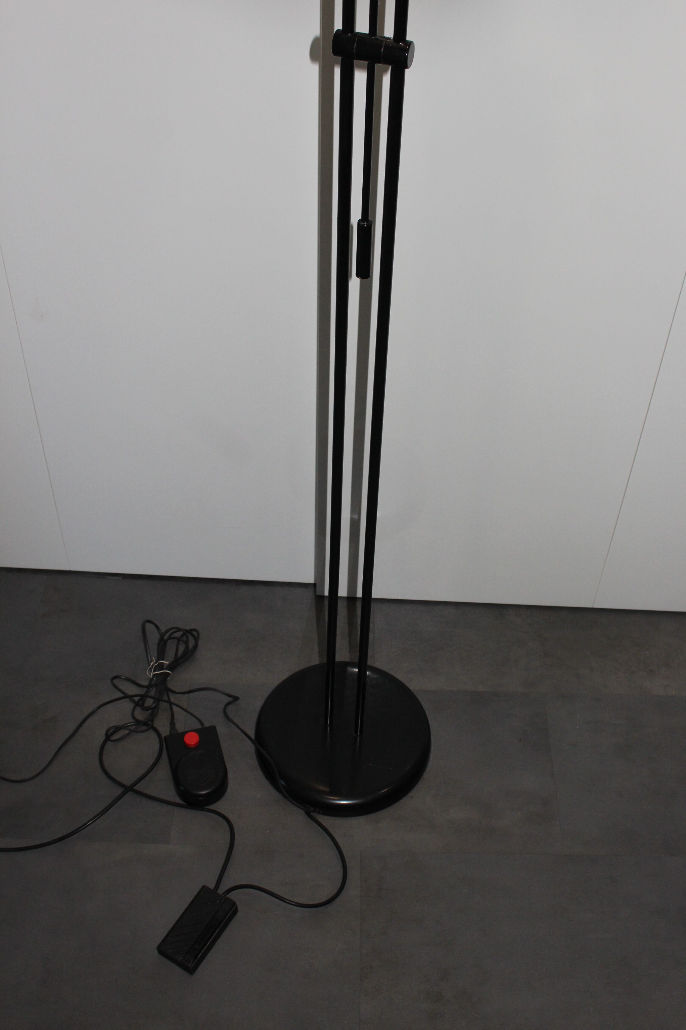 Floor lamp design 1980 design italy relux
