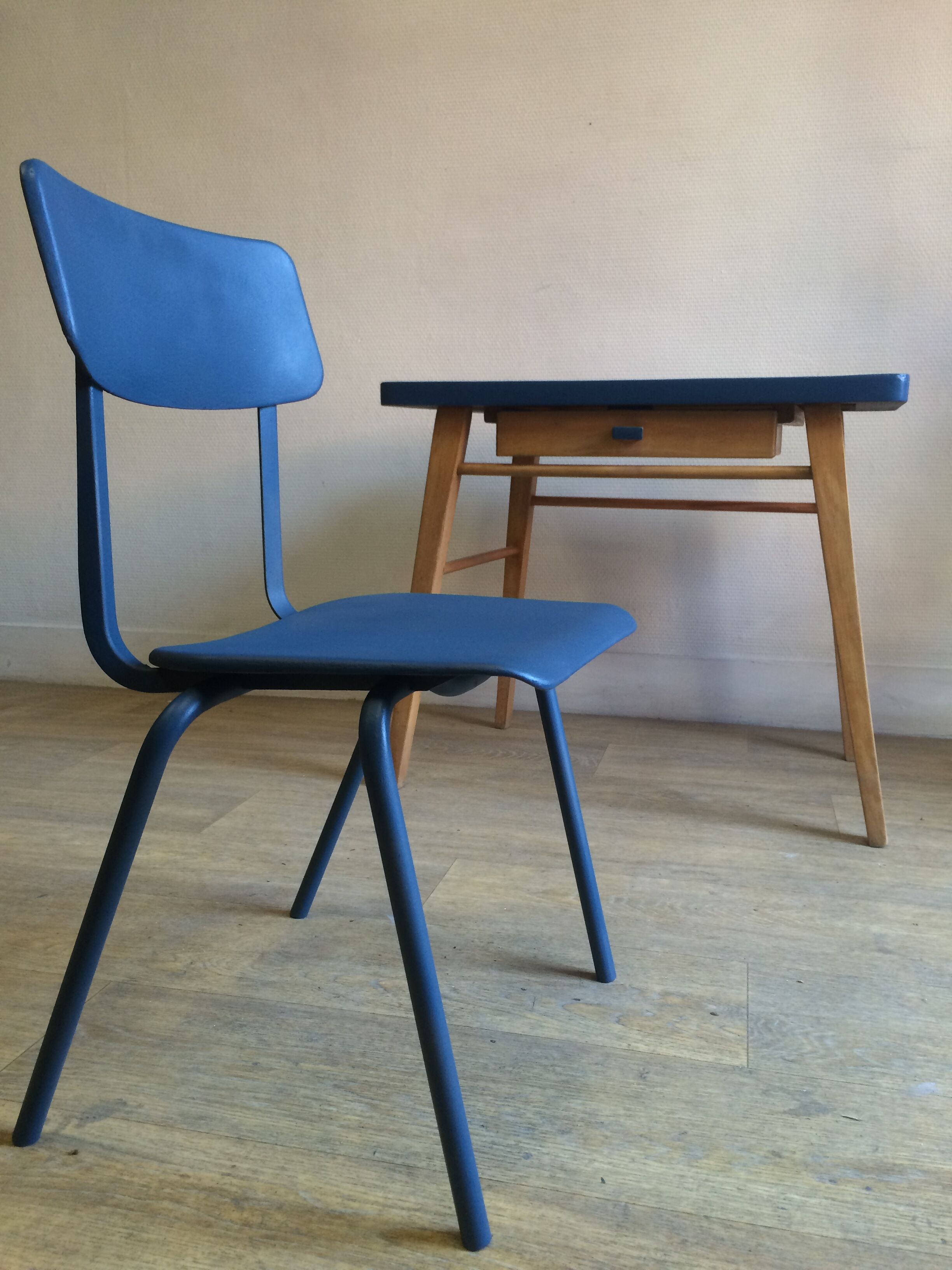 Office child compass and chair