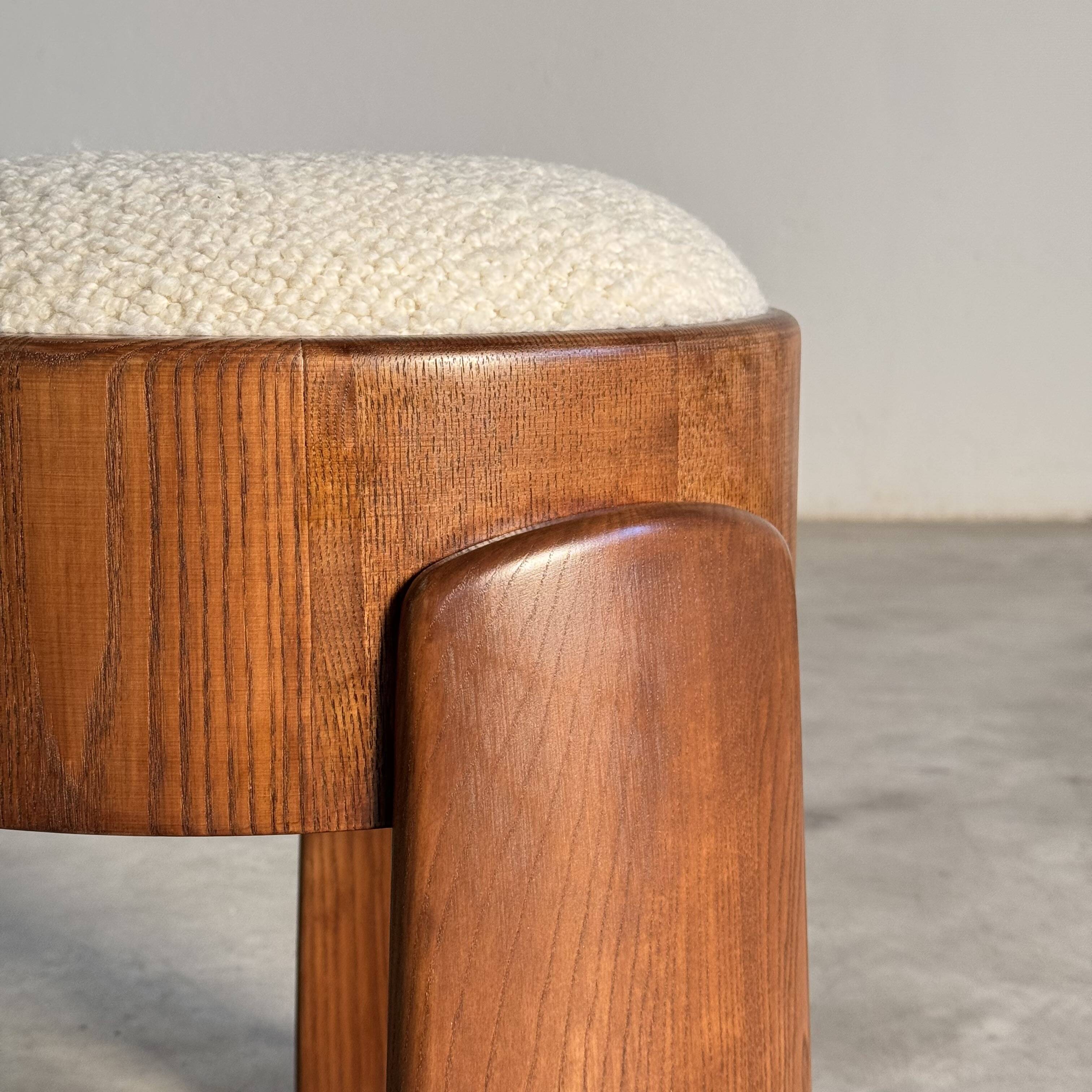 Tabouret en frêne et tissu bouclé Dedar Milano par Forme, Italie