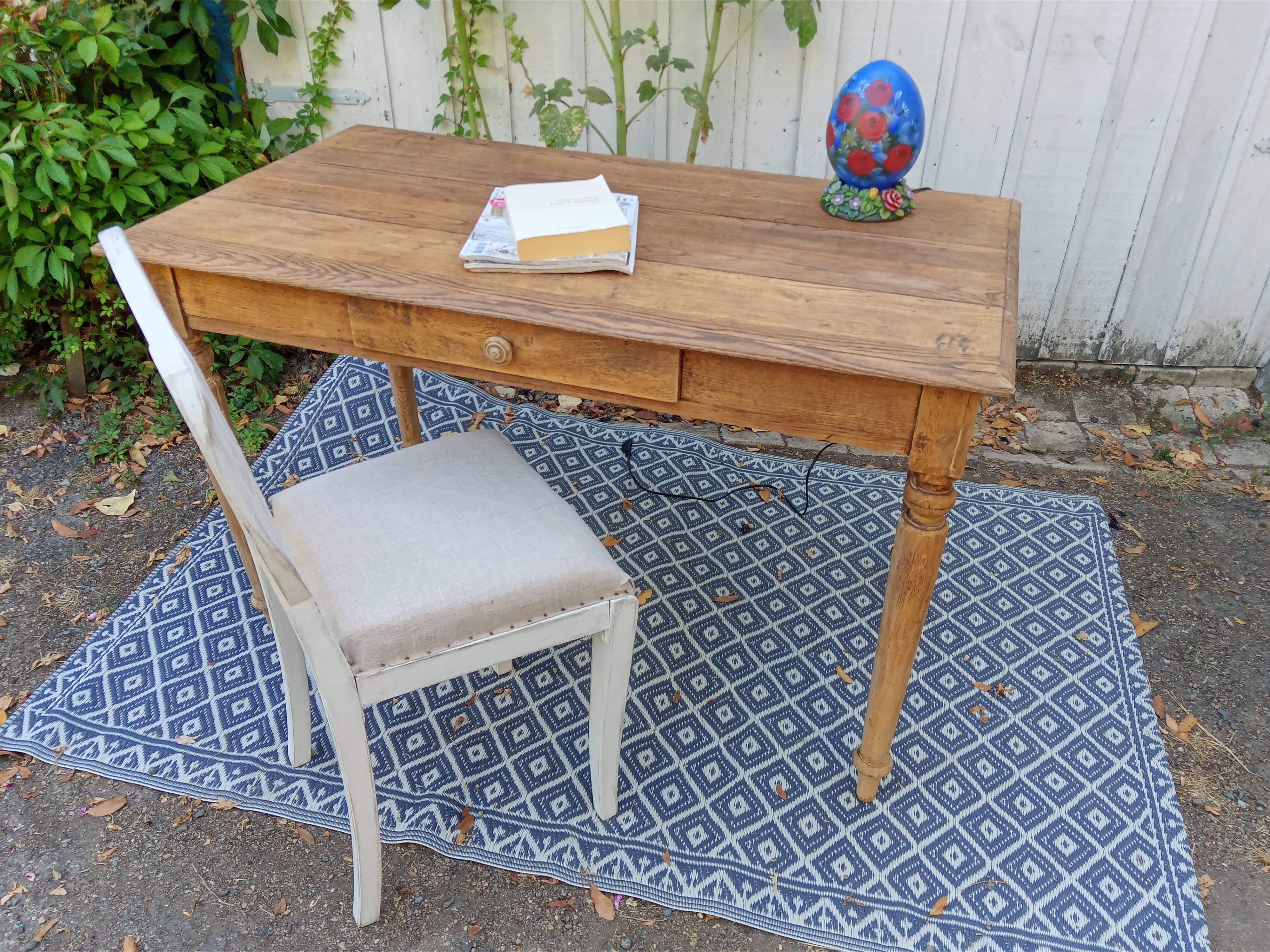 Table / desk