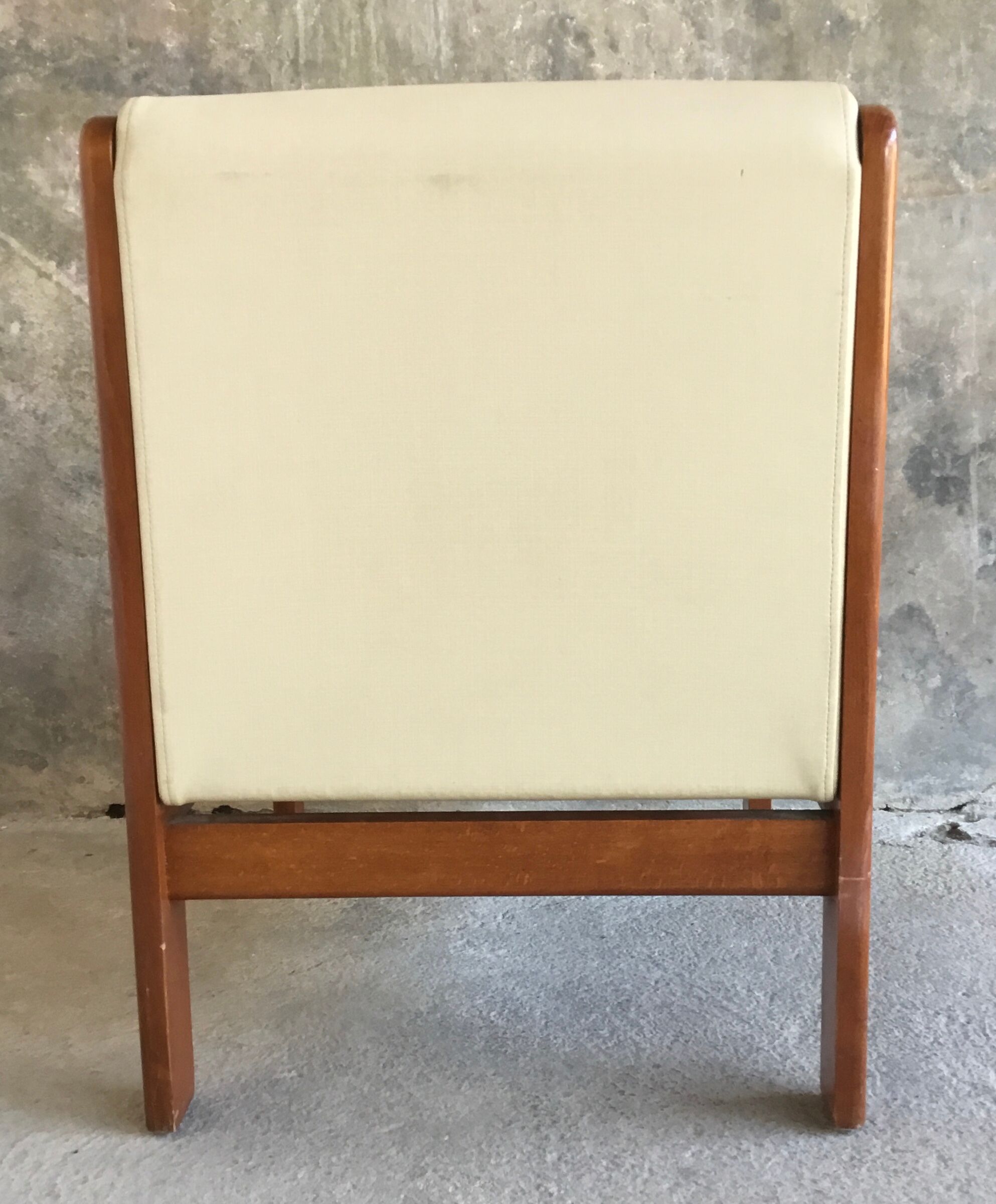 White armchair with armrests - varnished pine structure