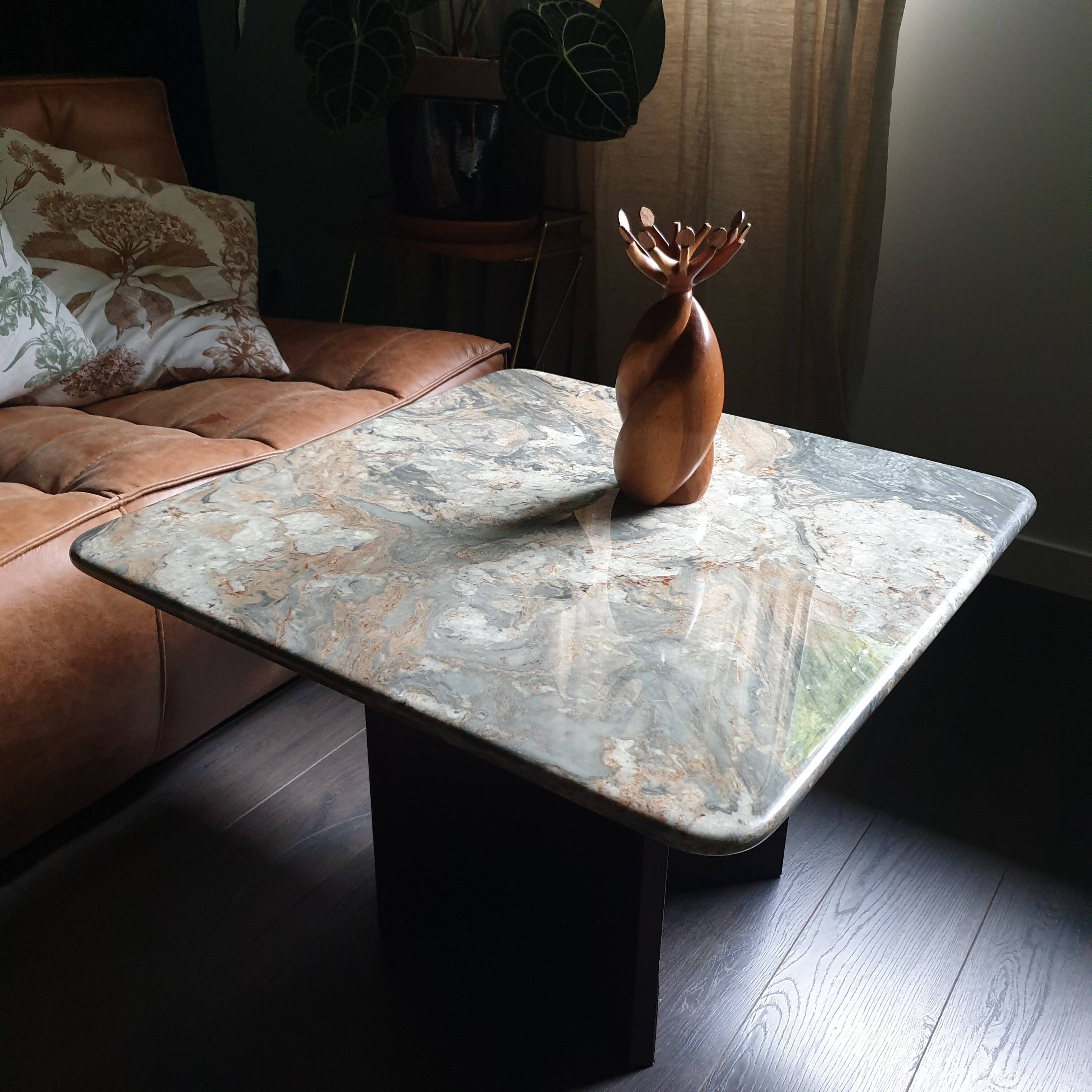 Vintage coffee table in italian marble 80s