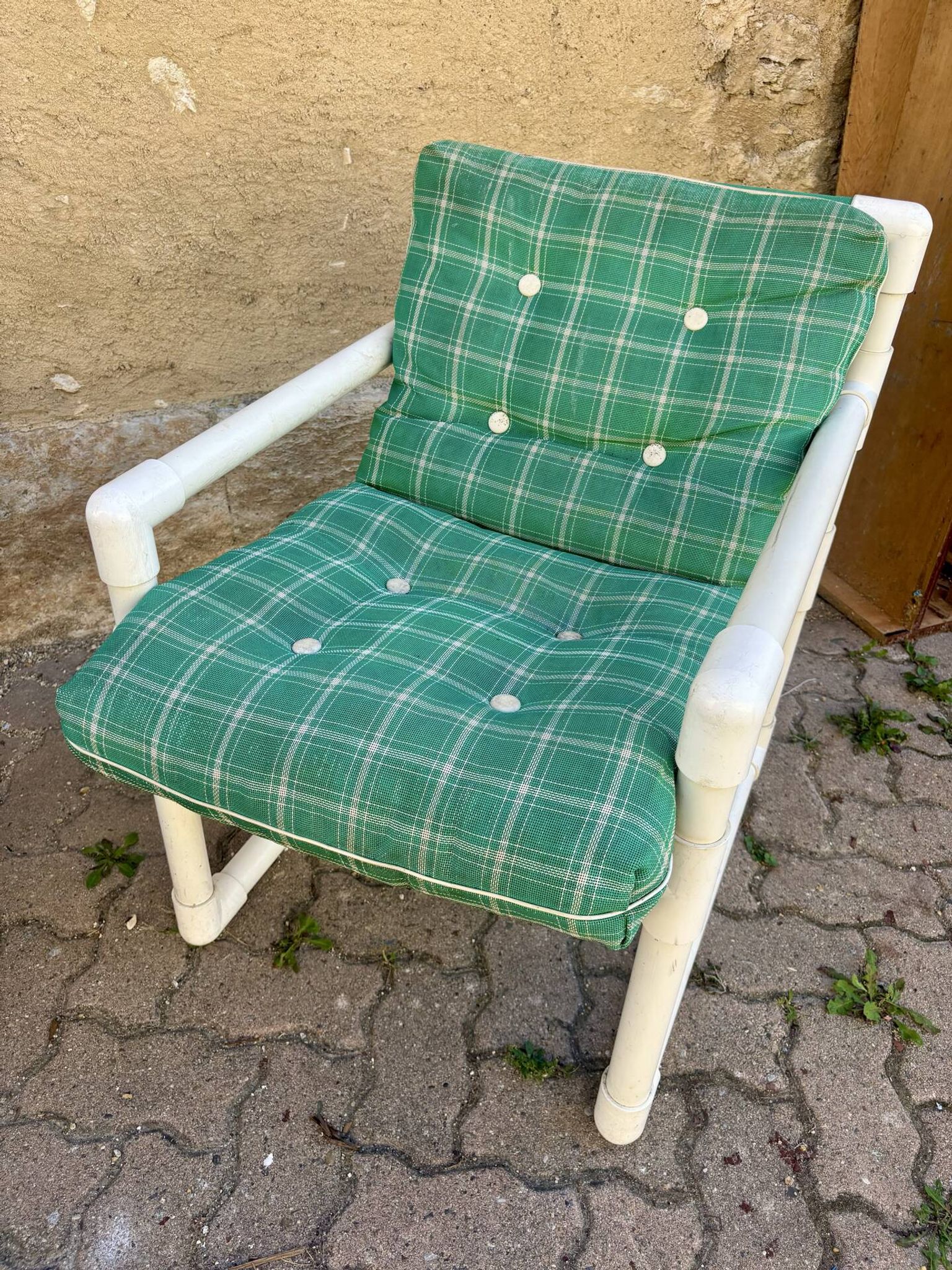 Pair of vintage tubular armchairs from the 70s and 80s, luxury design.