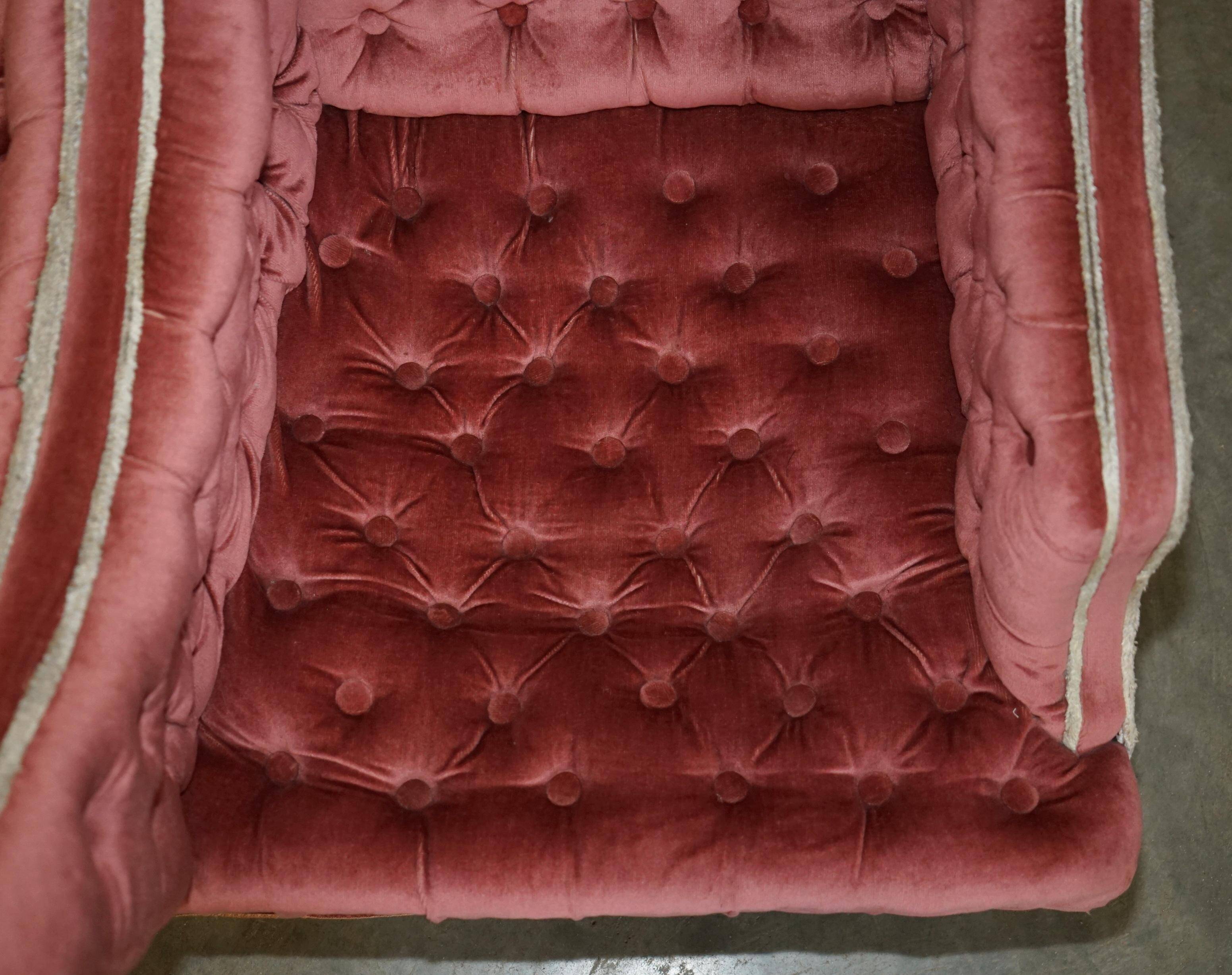 Chesterfield buttoned conversation sofa Regency