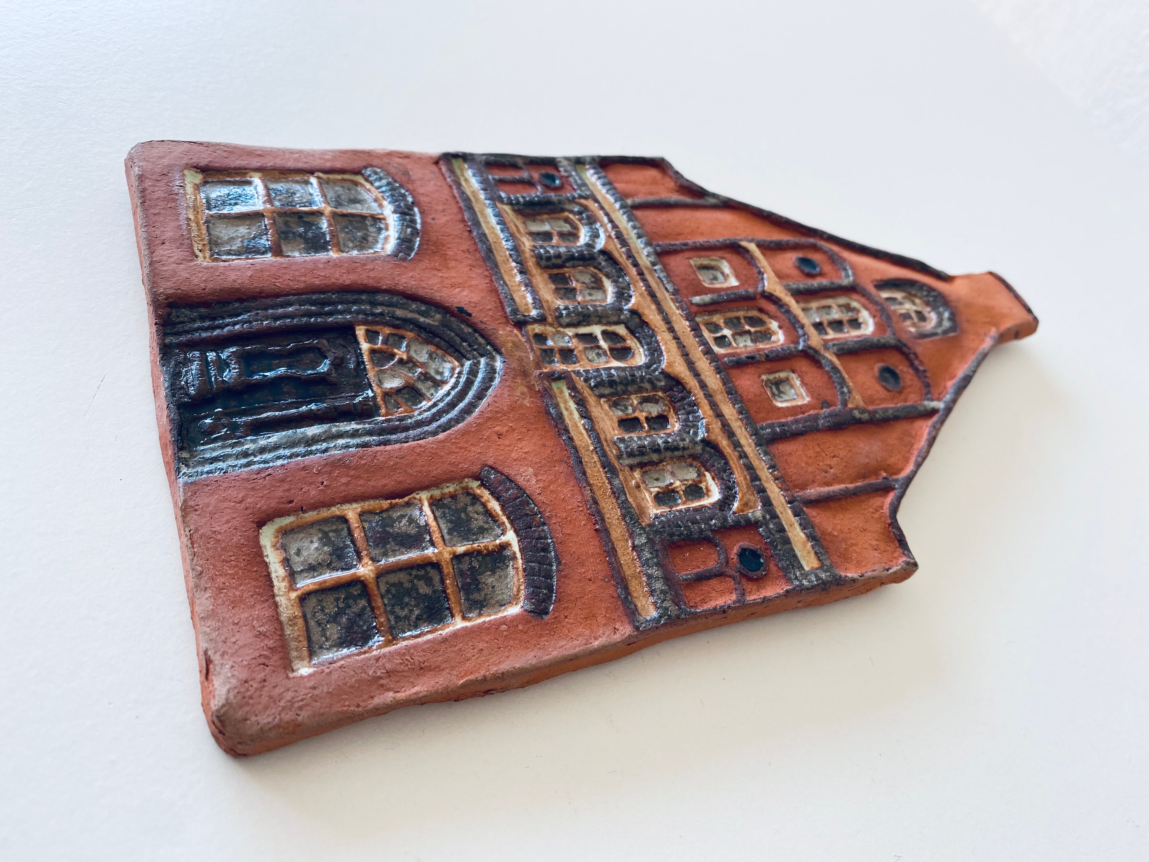 Decorative house wall pottery