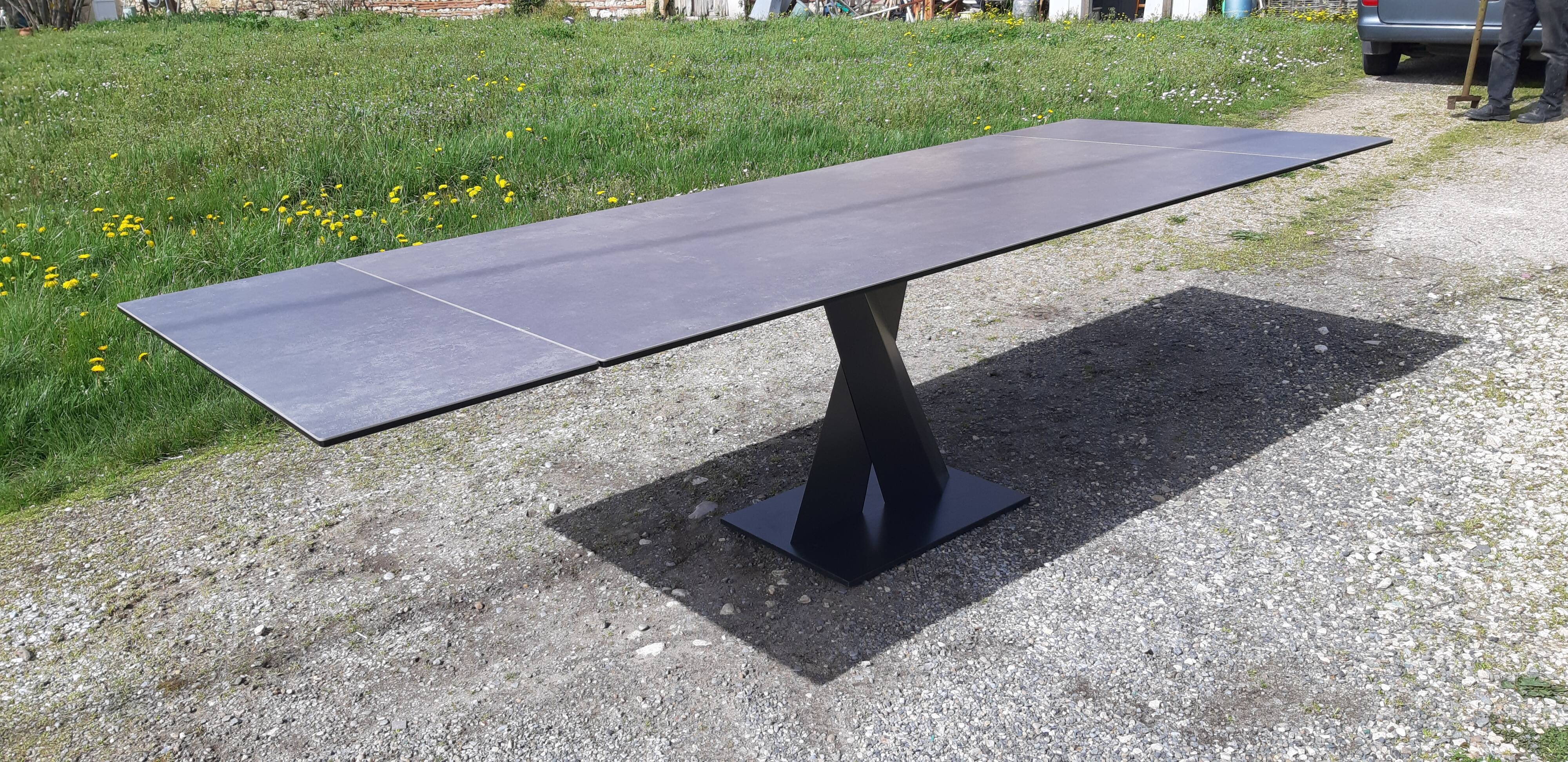 Table roche bobois axel model by Hatano Hyoshiaru