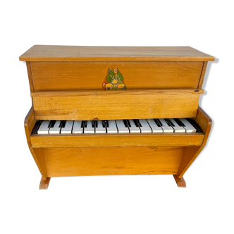 Old toy piano