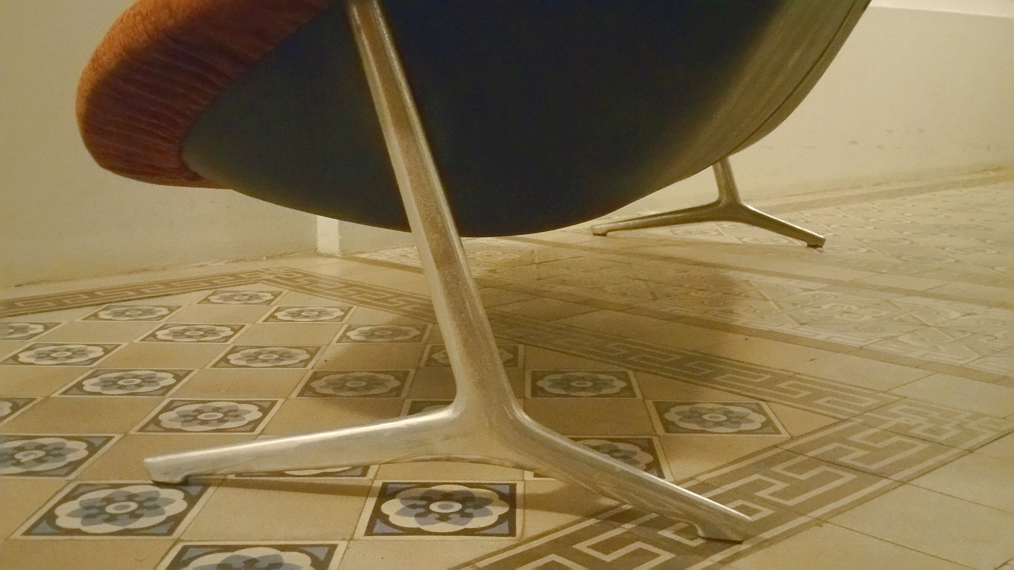 Couch Egg sculptural fibreglass of Walter S. Chenery for Lurashell