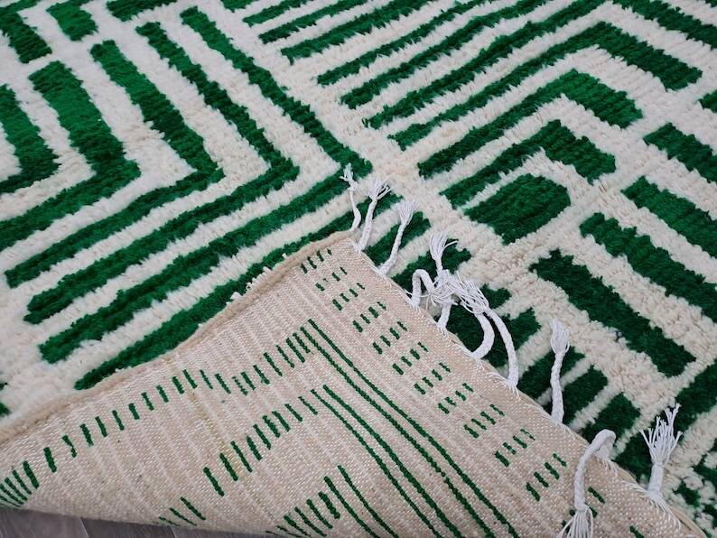 Handmade pure wool rug, traditional size 200 x 300 cm.
