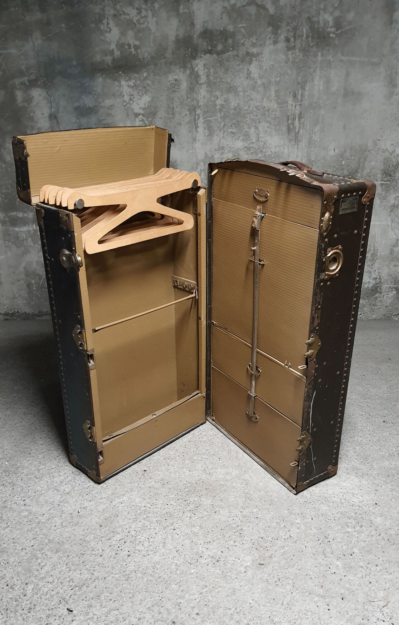 Large travel trunk of the brand Victor Wardrobe Luggage 1920
