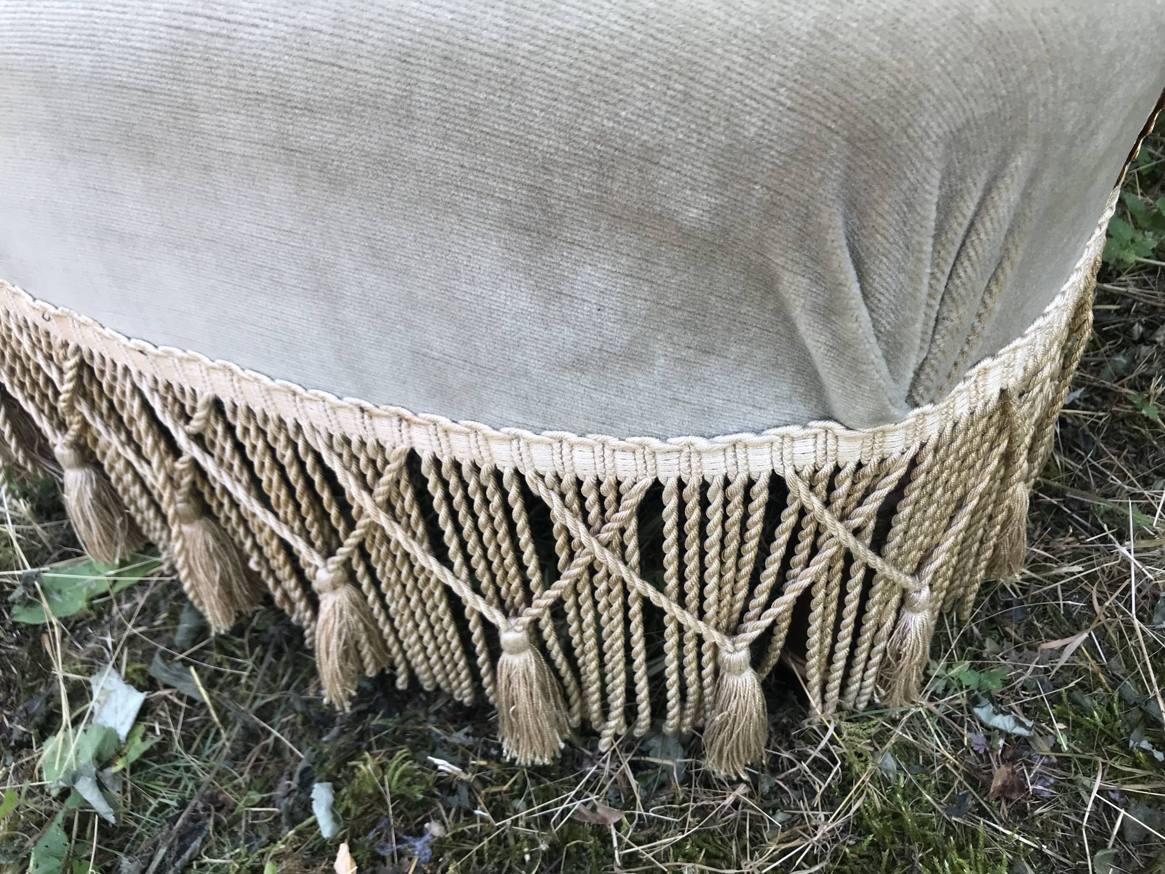 Napoleon III toad sofa